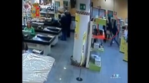 Rapinano un supermercato ai Parioli Rapinano un supermercato ai Parioli