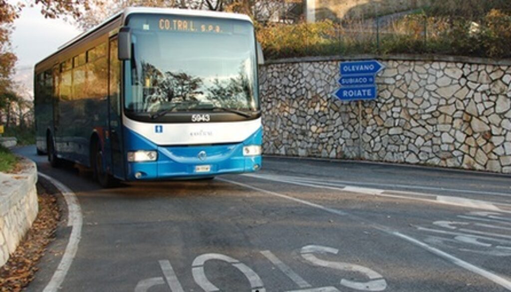Spacciano al capolinea del Cotral a Olevano Romano