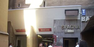 ventenne-tenta-il-suicidio-ragazzo-si-lancia-sotto-la-metro-metro-spagna-roma-metro-a-interrotta-ragazzo-tenta-di-suicidarsi-si-lancia-sui-binari ventenne-tenta-il-suicidio-ragazzo-si-lancia-sotto-la-metro-metro-spagna-roma-metro-a-interrotta-ragazzo-tenta-di-suicidarsi-si-lancia-sui-binari
