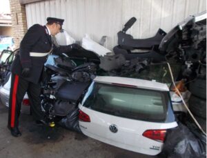 Auto-rubate-e-smontate-in-un-garage Auto-rubate-e-smontate-in-un-garage