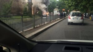 Bus 495 prende fuoco a viale del Muro Torto Bus 495 prende fuoco a viale del Muro Torto