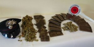 CASSIA%20-%20La%20droga%20rinvenuta%20nella%20%20cassaforte%20(2%20kg%20hashish%20e%20marijuana) CASSIA%20-%20La%20droga%20rinvenuta%20nella%20%20cassaforte%20(2%20kg%20hashish%20e%20marijuana)