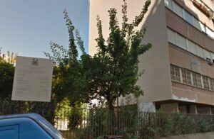 Crollano intonaco e grate al Laurentino 38