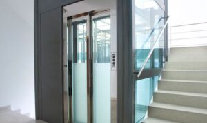 Droga-e-munizioni-in-un-ascensore-condominiale Droga-e-munizioni-in-un-ascensore-condominiale