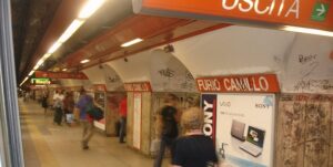 Metro A, picchia la compagna nella stazione Furio Camillo: arrestato Metro A, picchia la compagna nella stazione Furio Camillo: arrestato