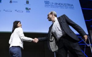 Roma: confronto a Unindustria, stretta mano Raggi-Giachetti