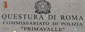Guida-uno-scooter-senza-casco-e-targa-a-Primavalle