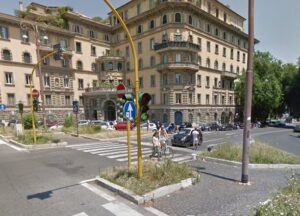 Molesta una donna al semaforo Molesta una donna al semaforo