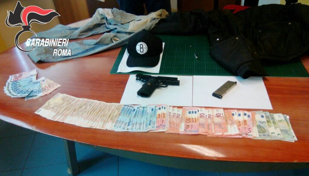 POMEZIA%20-%20L'arma%20e%20il%20materiale%20%20sequestrati%20dai%20Carabinieri%20%20(3)