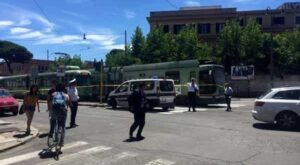Investito da un tram a viale Regina Elena, gravissimo un 54 enne Investito da un tram a viale Regina Elena, gravissimo un 54 enne