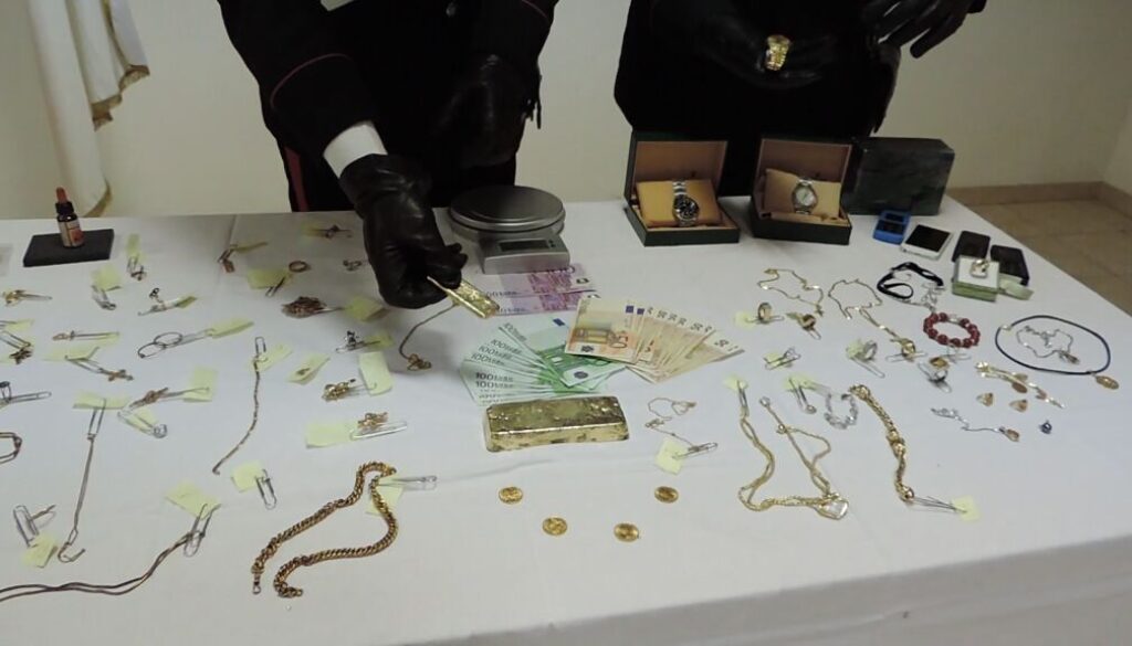 Repertorio%20-%20sequestro%20oro%20da%20parte%20dei%20Carabinieri%20(2)
