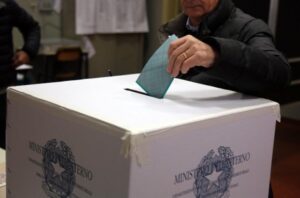 Sbaglia-il-voto-e-strappa-la-scheda