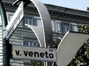 Scooter-investe-un-uomo-a-via-Veneto