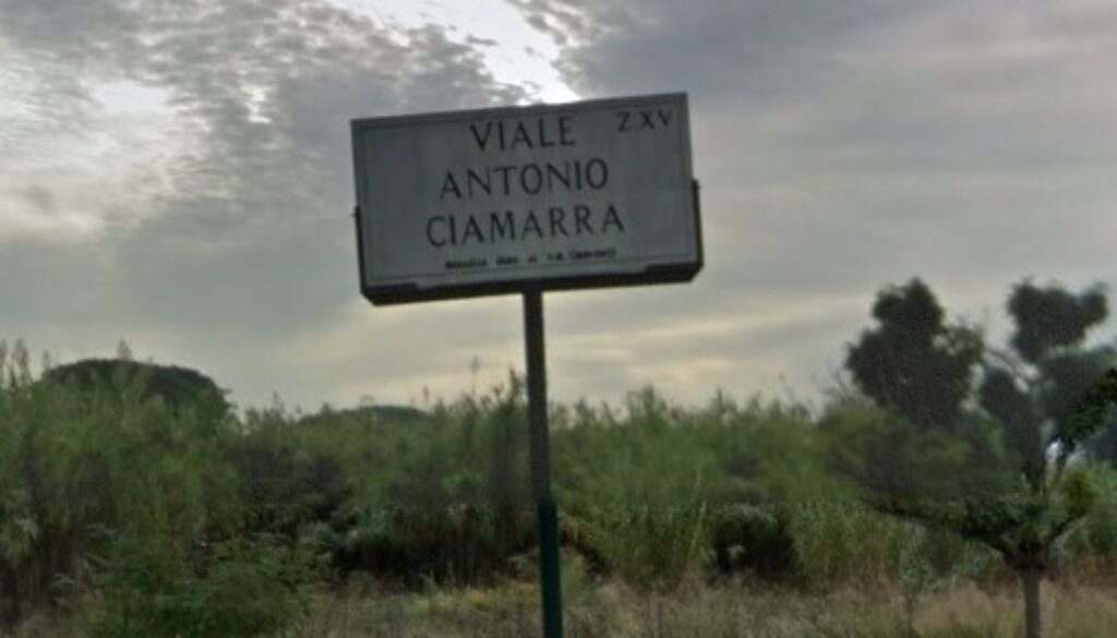 Uomo trovato impiccato in un parco a Torre Spaccata