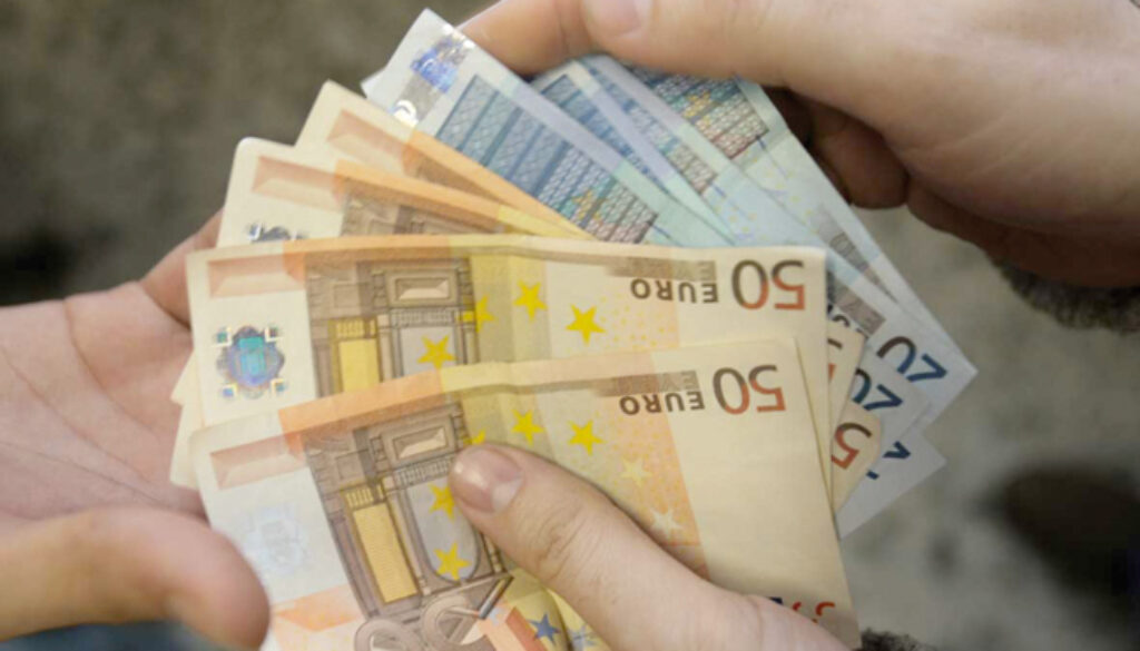 truffa estorsione tanti euro soldi soldi in mano usura