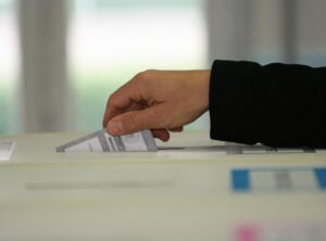 Elezioni Roma, V municipio: due ore di fila per rinnovo tessere elettorali