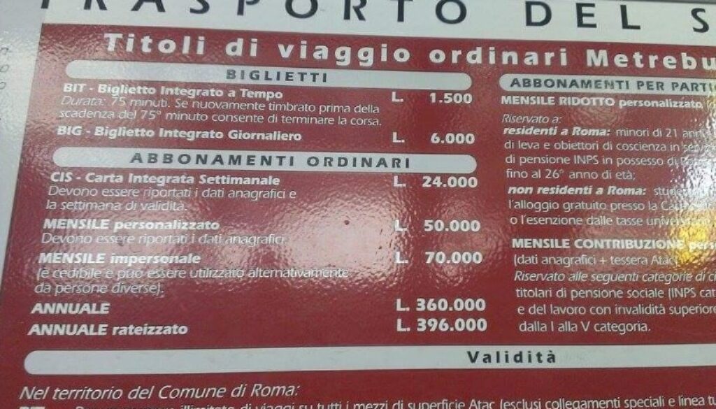 Il cartello del bus 87 è ancora in lire