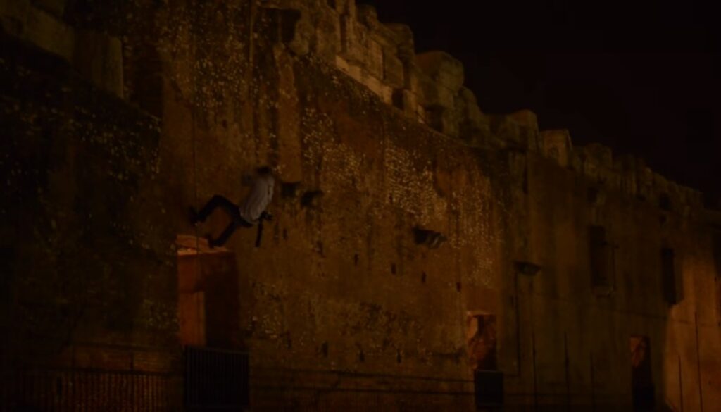 Tedesco scala Colosseo polemica sicurezza
