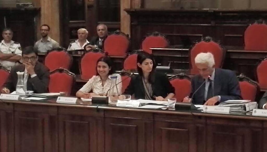 Virginia Raggi stop aumento bollette Acea