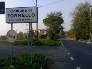 26 - il riferimento sarà il cartello Formello sulla sinistra