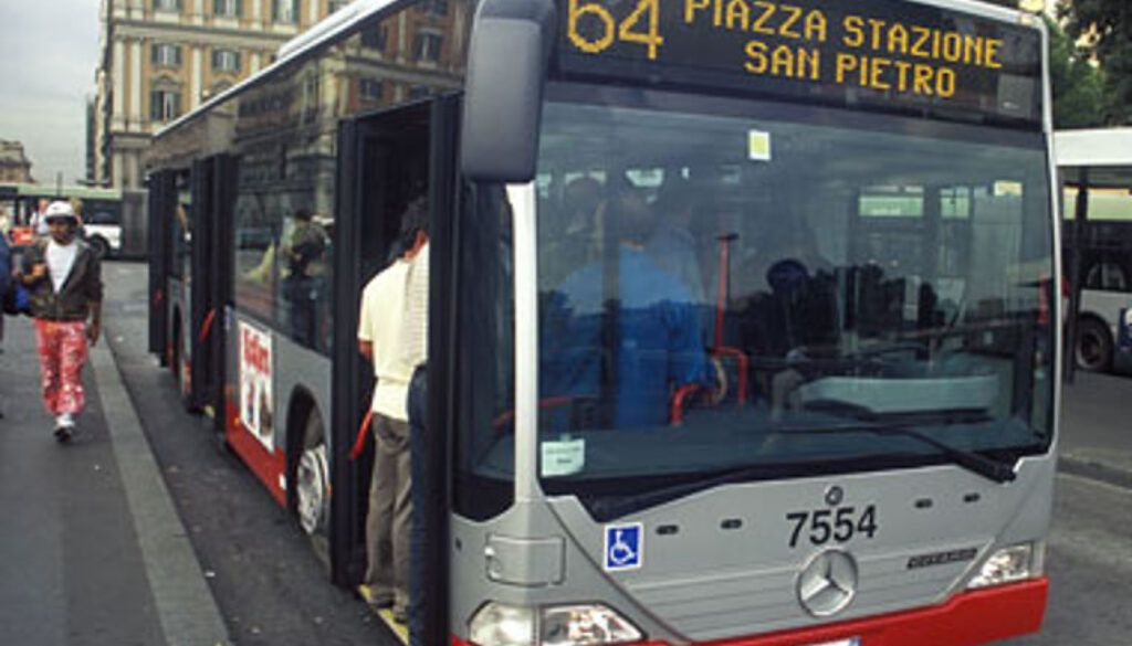 Borseggi-in-Metro-e-sul-bus-della-linea-64
