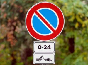 Fotografa-i-vigili-in-divieto-di-sosta-a-Casal-Bruciato