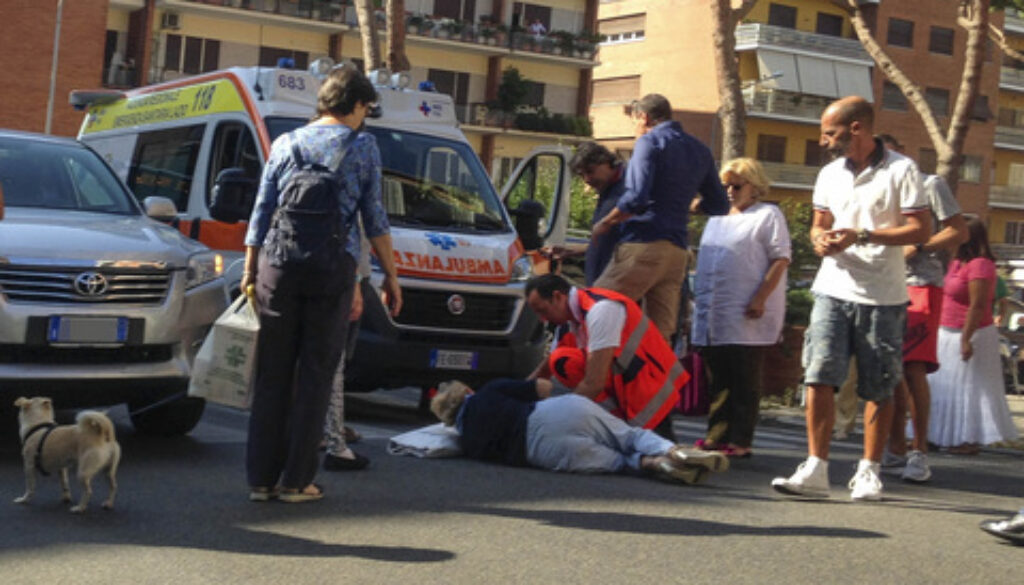 Signora investita sulle strisce pedonali in Via Ugo de Carolis alla Balduina