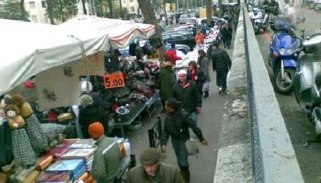 bancarelle-fuori-il-policlinico