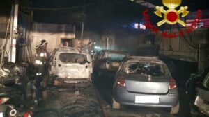 Incendio officina via Forte Tiburtino 1-2