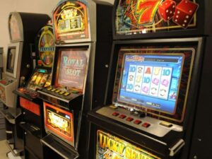 perde-tutto-alle-slot-machine-a-ladispoli-e-si-impicca
