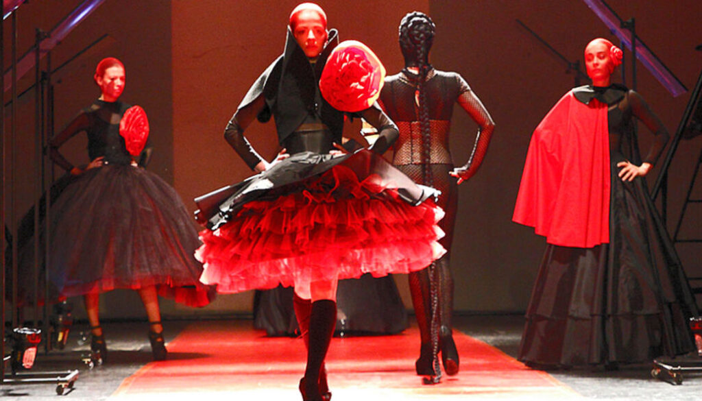 teatro-argentina-mordi-in-scena-carmen-collection