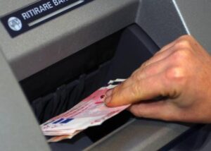 1371231543450-jpg-prelievo_al_bancomat