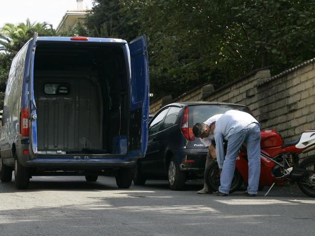 Rubavano le moto parcheggiate a Monteverde, arrestati 2 romani
