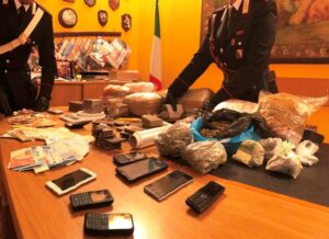 centro-oltre-12-kg-di-droga-sequestrati-dai-carabinieri-4