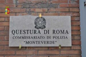 Ladre di cosmetici e profumi a Monteverde, arrestate 2 ragazze