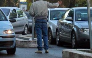 parcheggiatore-abusivo-verano