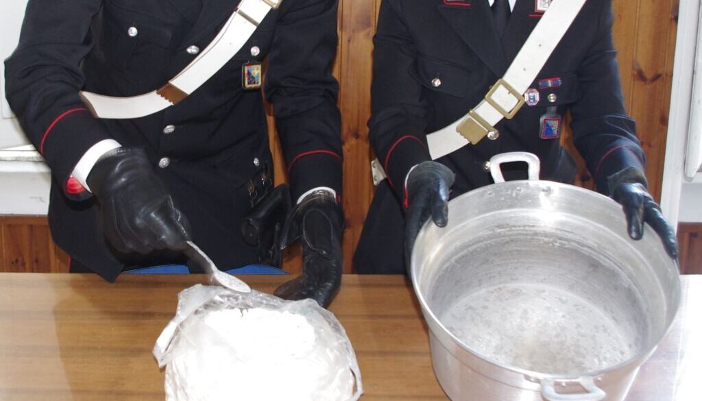 centro-la-cocaina-rinvenuta-dai-carabinieri-1