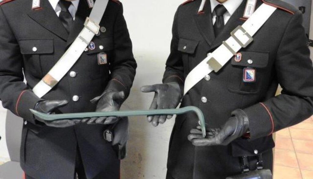 eur-il-piede-di-porco-sequestrato-dai-carabinieri-3