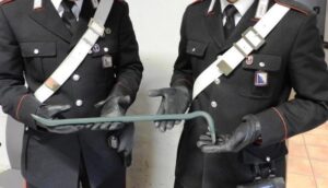 eur-il-piede-di-porco-sequestrato-dai-carabinieri-3 eur-il-piede-di-porco-sequestrato-dai-carabinieri-3