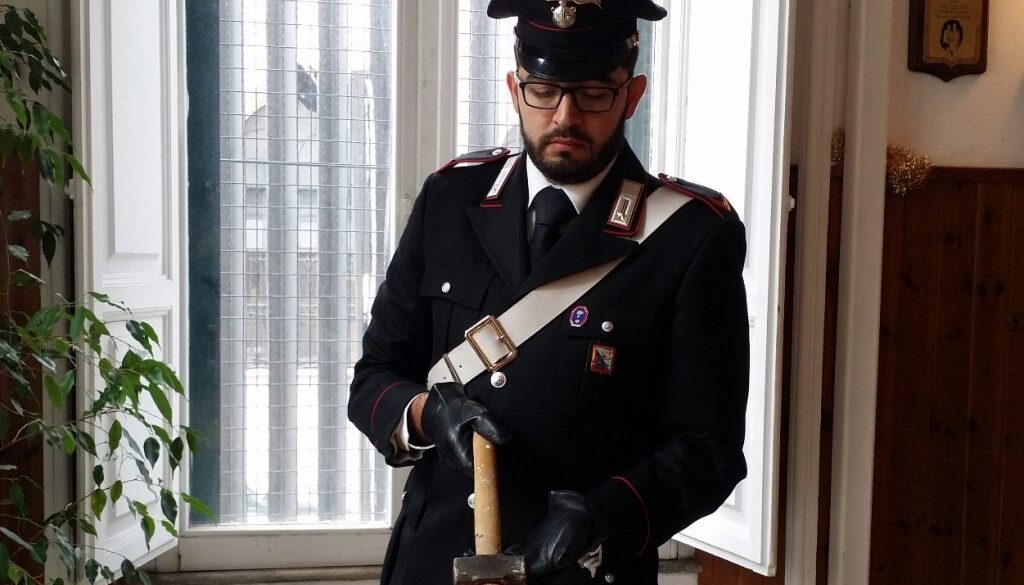 il-martello-sequestrato-dai-carabinieri-6