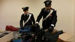 parioli-le-borse-e-i-portafogli-sequestrati-dai-carabinieri-1