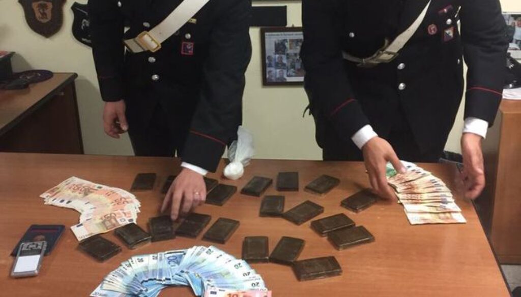 san-pietro-2-kg-di-hashish-sequestrati-dai-carabinieri-2