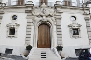 Palazzetto Zuccari, la casa d'artista dalla porta mostruosa