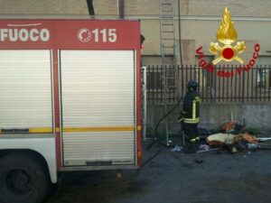 2126906_incendio_in_residence_roma_morto_-_1
