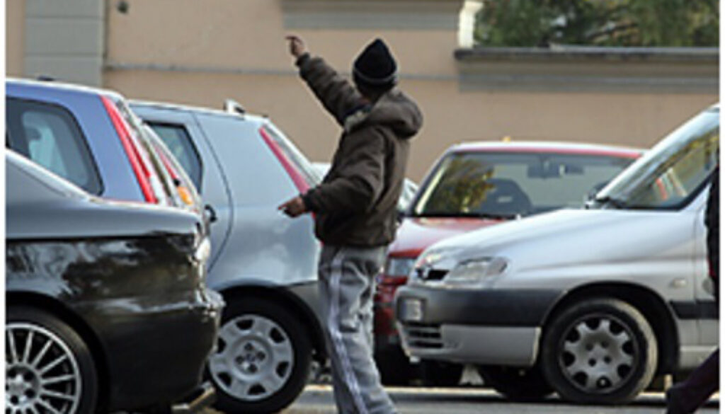 parcheggiatori-abusivi-roma-linee-guida-raggi-a-comandante-porta