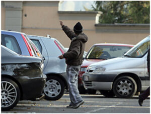parcheggiatori-abusivi-roma-linee-guida-raggi-a-comandante-porta