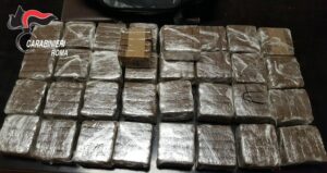 parte-dei-75-kg-di-droga-sequestrati-dai-carabinieri-10