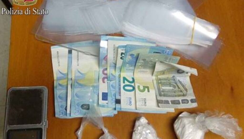 Cocaina in casa a Fidene, arrestato 20 enne e il suo complice
