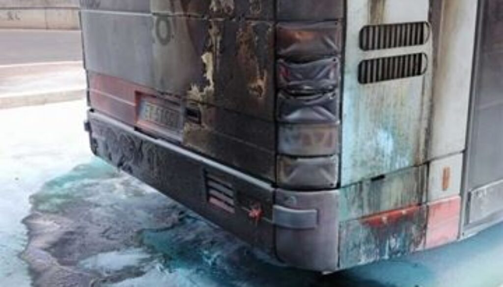 autobus in fiamme ponte mammolo 27/5/2017