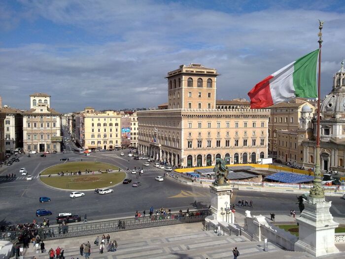 View_of_Piazza_Venezia_in_Rome_from_Vittoriano View_of_Piazza_Venezia_in_Rome_from_Vittoriano